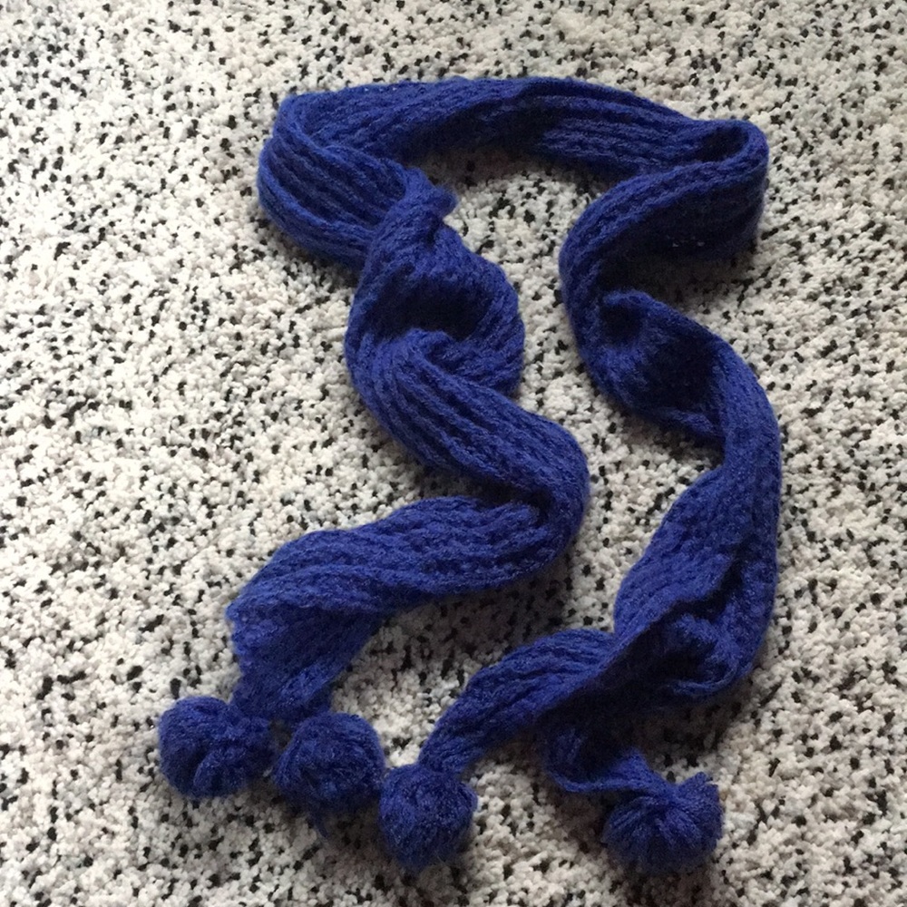blue knit scarf
